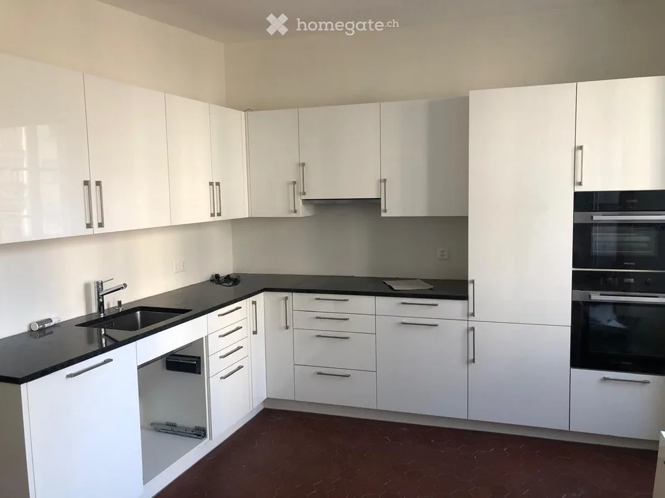 Appartement exclusif de 6,5 pièces avec charme historique à Altdorf UR