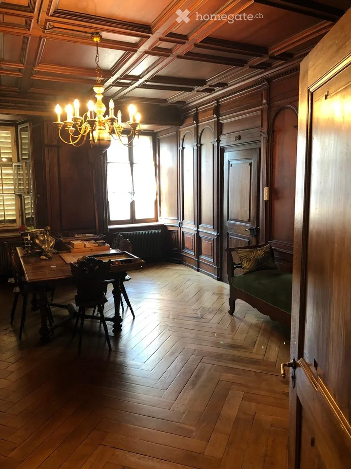 Appartement exclusif de 6,5 pièces avec charme historique à Altdorf UR