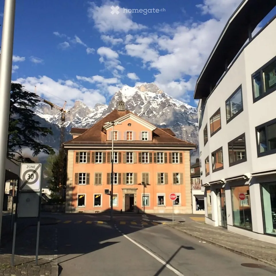 Appartement exclusif de 6,5 pièces avec charme historique à Altdorf UR
