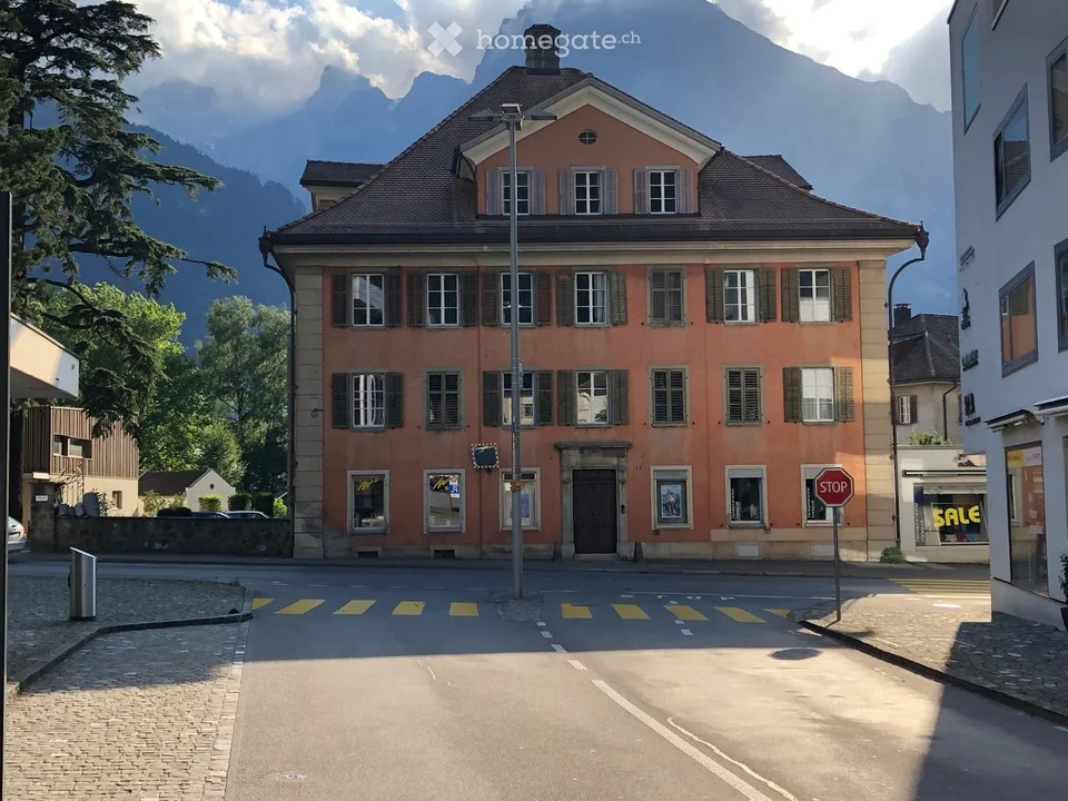 Exklusive 6.5 Zimmer-Wohnung mit historischem Charme in Altdorf UR