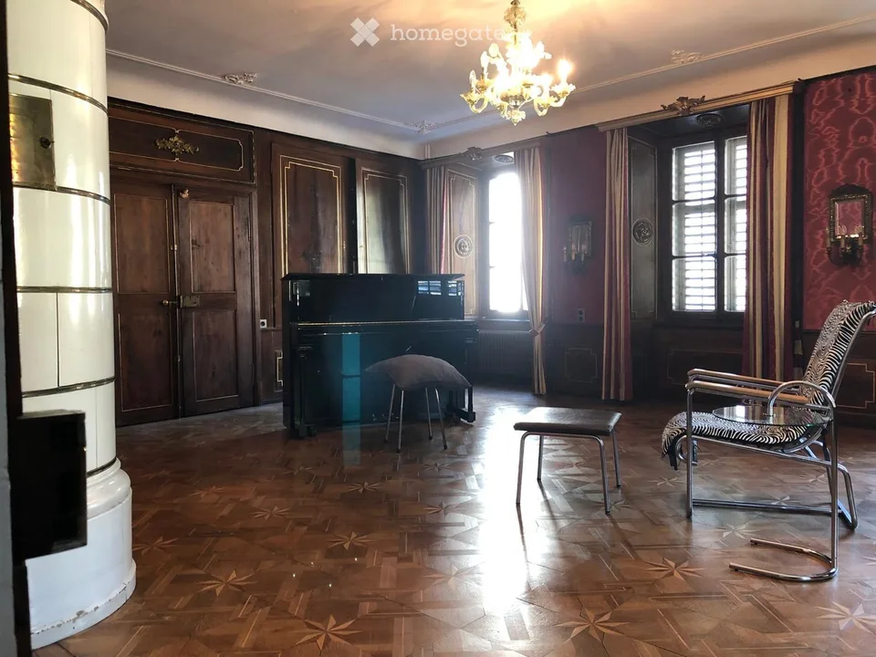 Appartement exclusif de 6,5 pièces avec charme historique à Altdorf UR