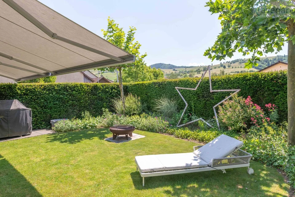 Belle maison jumelée de 5,5 pièces dans un emplacement ensoleillé