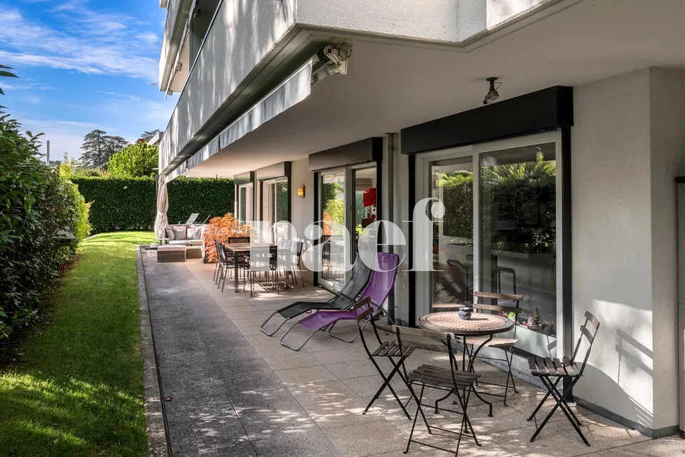 Prächtige Dachgeschoßwohnung mit Terrasse und Garten