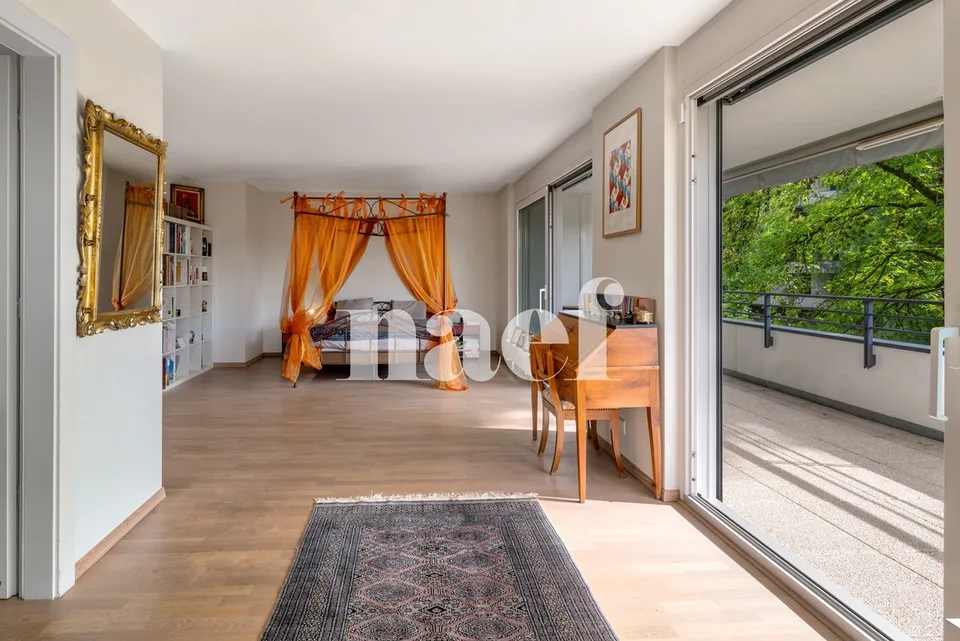 Prächtige Dachgeschoßwohnung mit Terrasse und Garten