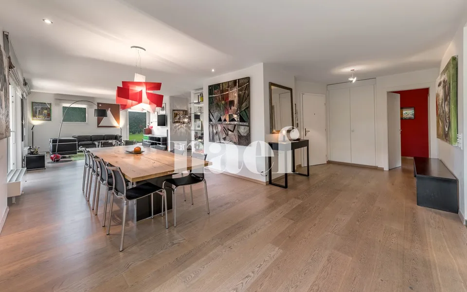 Prächtige Dachgeschoßwohnung mit Terrasse und Garten