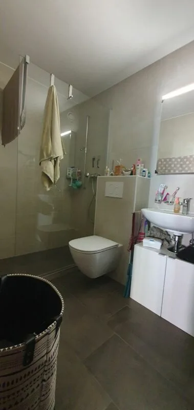 RENOVE - spacieux 3.5 pces avec place de parc dans un quartier tranquille