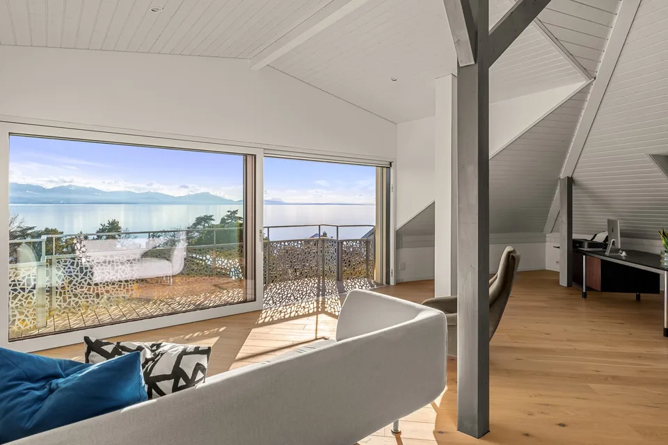 Beautiful individual villa just two steps from the lake!