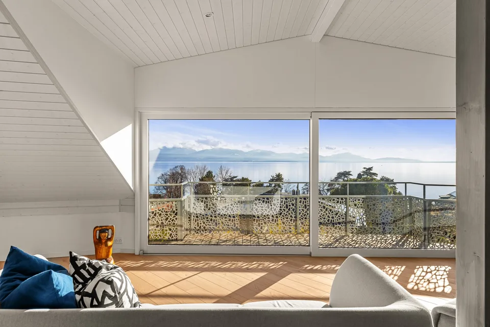 Beautiful individual villa just two steps from the lake!