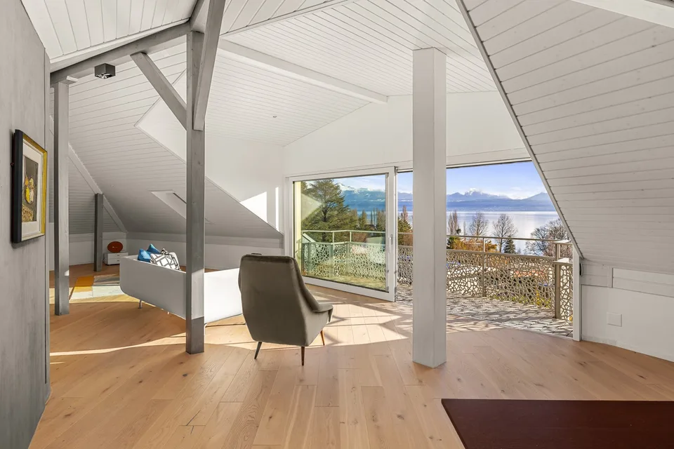 Beautiful individual villa just two steps from the lake!