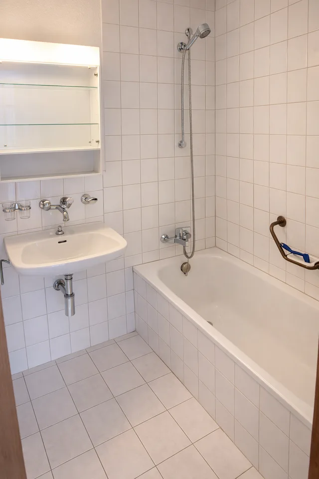 Geräumige 4,5-Zimmer-Wohnung mit Balkon und Parkplatz in Freiburg