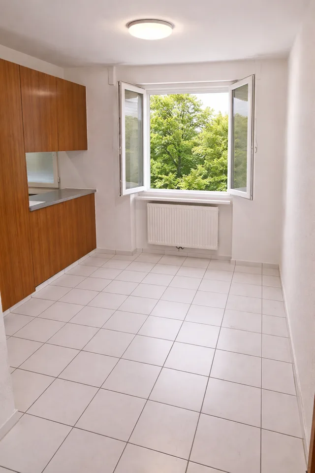 Geräumige 4,5-Zimmer-Wohnung mit Balkon und Parkplatz in Freiburg