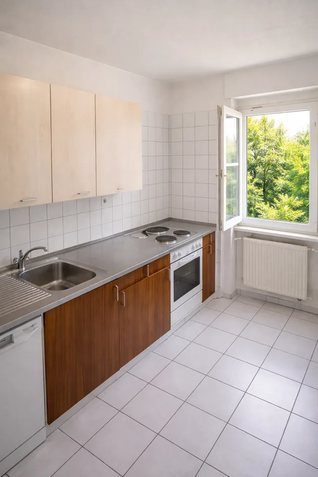 Appartement spacieux de 4,5 pièces avec balcon et parking à Fribourg