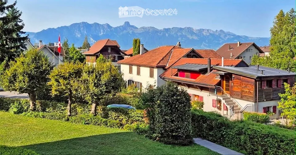 Helle 4.5 Zi-Wohnung mit Balkon und Bergsicht zu vermieten