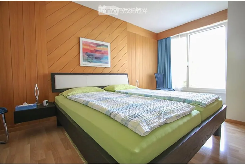 Helle 4.5 Zi-Wohnung mit Balkon und Bergsicht zu vermieten