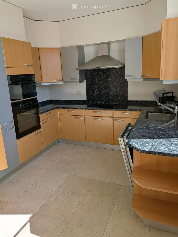 A louer grand appartement, zu vermieten grosse Wohnung