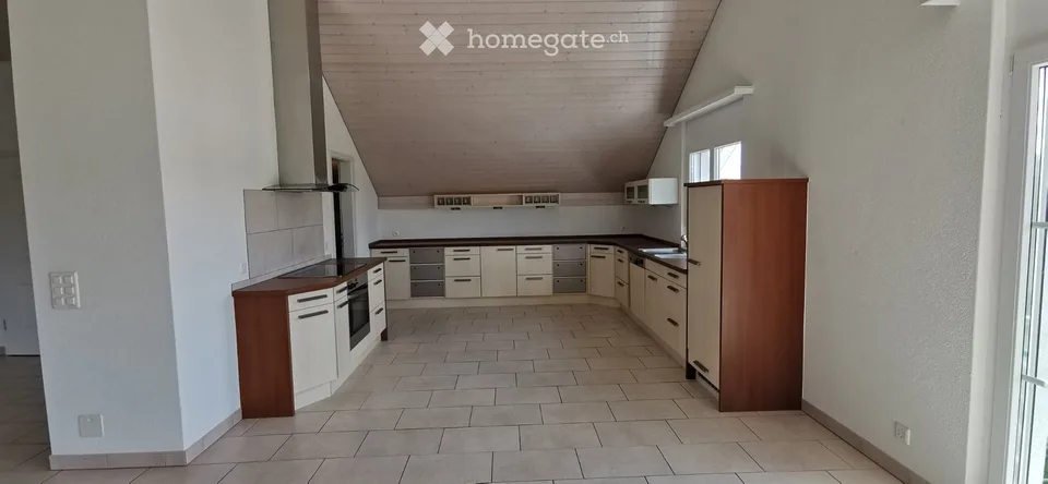 Grand appartement lumineux de 3,5 pièces à partir du 1er nov
