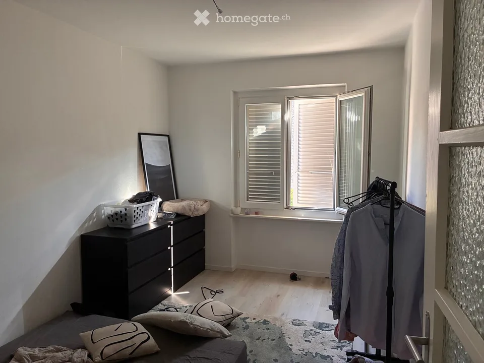 Suche Eintritt für 2.5 Zimmer im ersten Stock