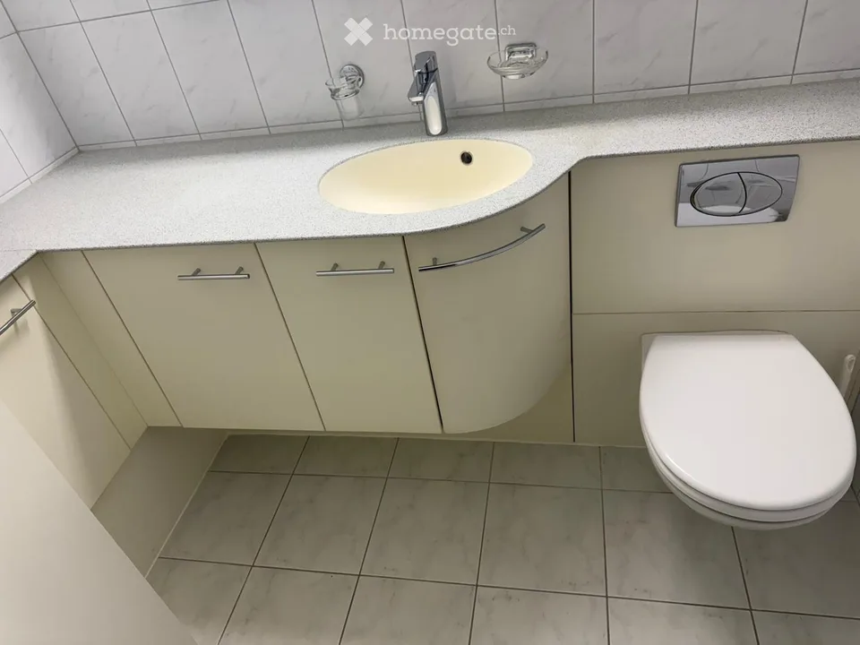 Spacious & bright 3-room duplex apartment with lift – quiet living, central location
