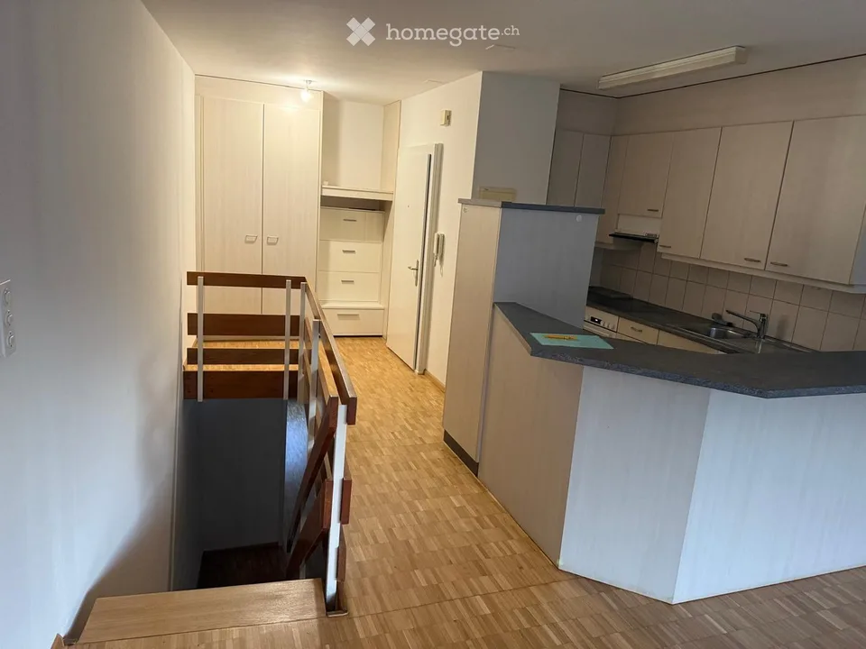 Spacious & bright 3-room duplex apartment with lift – quiet living, central location