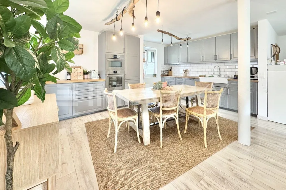 Rare opportunity: house with two charming apartments