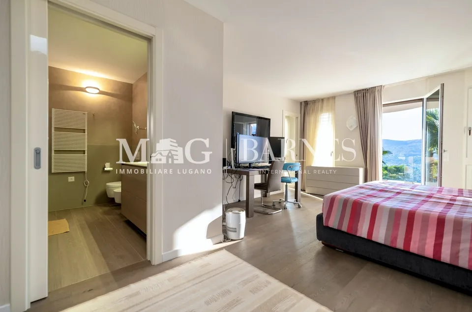 Montagnola, Collina d'Oro: Villa unifamiliare con piscina e vista lago