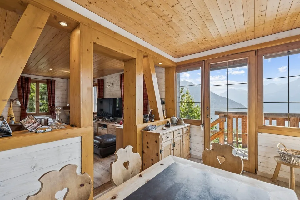 Chalet rénové sur les hauteurs de Gryon, studio indépendant, vue impre