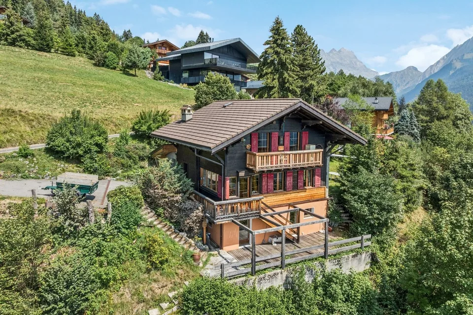 Chalet rénové sur les hauteurs de Gryon, studio indépendant, vue impre