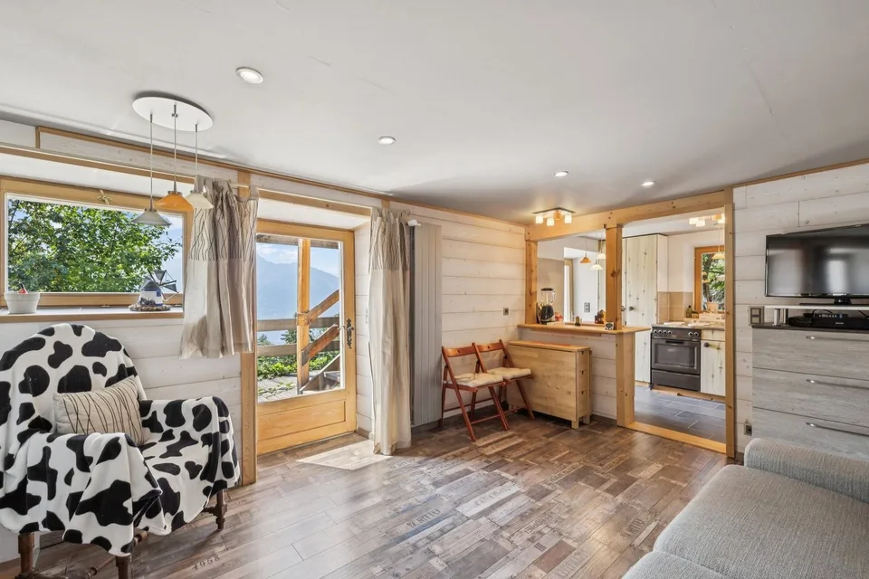 Chalet rénové sur les hauteurs de Gryon, studio indépendant, vue impre
