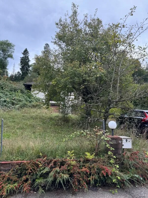 Maison individuelle (à rénover) avec un grand terrain de 1'442m2