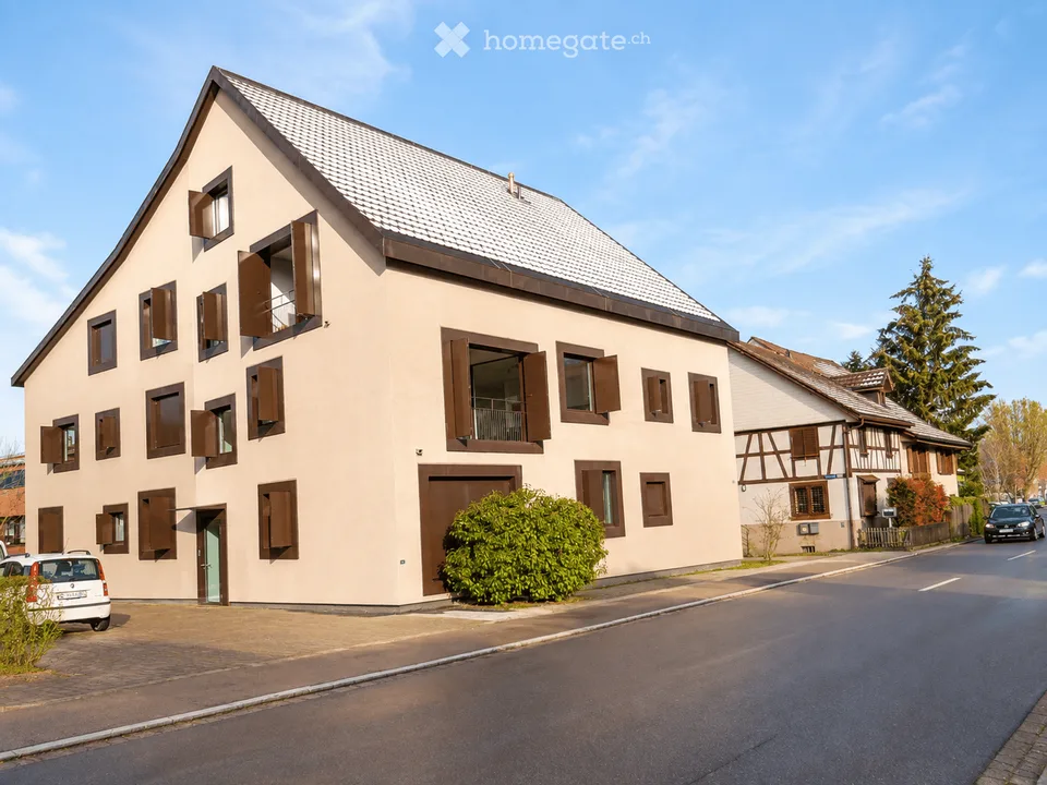 Sonnige 1-Zimmer-Dachgeschosswohnung in Fällanden