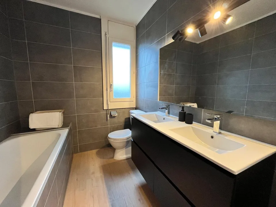 Appartement rénové de 4 chambres, 177 m² PPE, vue panoramique (Meyrin)