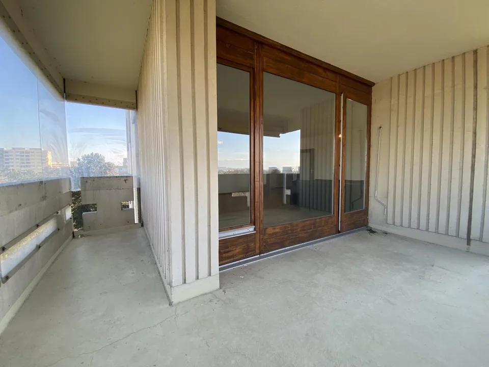 Appartement rénové de 4 chambres, 177 m² PPE, vue panoramique (Meyrin)