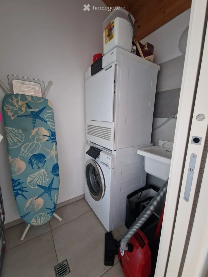 Appartement lumineux 2.5 pièces à Claro situé au dernier étage