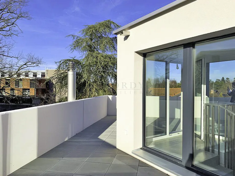 Plateau de Pinchat, superbe villa mitoyenne contemporaine idéalement située