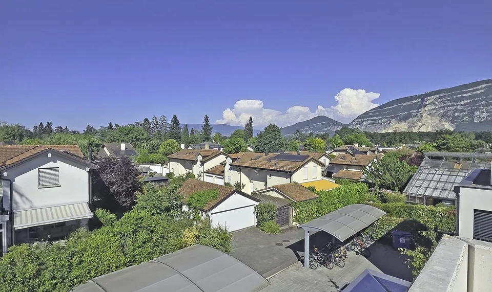 Plateau de Pinchat, superbe villa mitoyenne contemporaine idéalement située