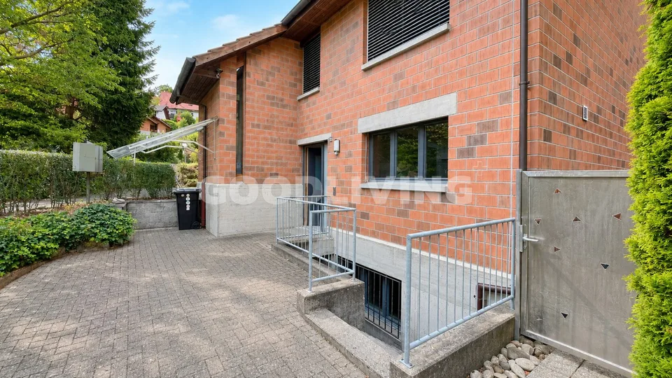 Una casa con giardino, carattere e comfort abitativo moderno