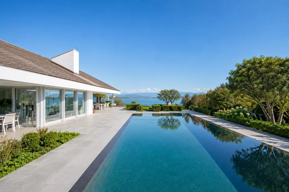 SUPERBE VILLA D EXCEPTION AVEC VUE IMPRENABLE LAC