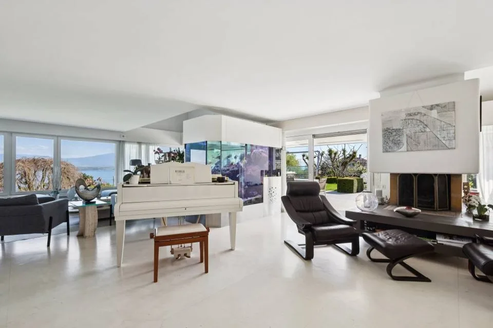 SUPERBA VILLA D'ECCEZIONE CON VISTA IMPAREGGIABILE SUL LAGO