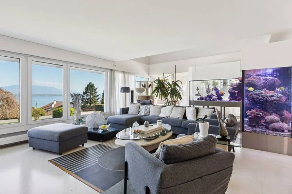 SUPERBA VILLA D'ECCEZIONE CON VISTA IMPAREGGIABILE SUL LAGO