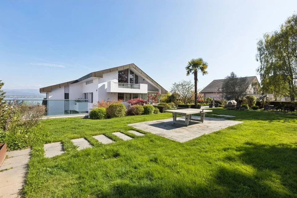 SUPERBA VILLA D'ECCEZIONE CON VISTA IMPAREGGIABILE SUL LAGO
