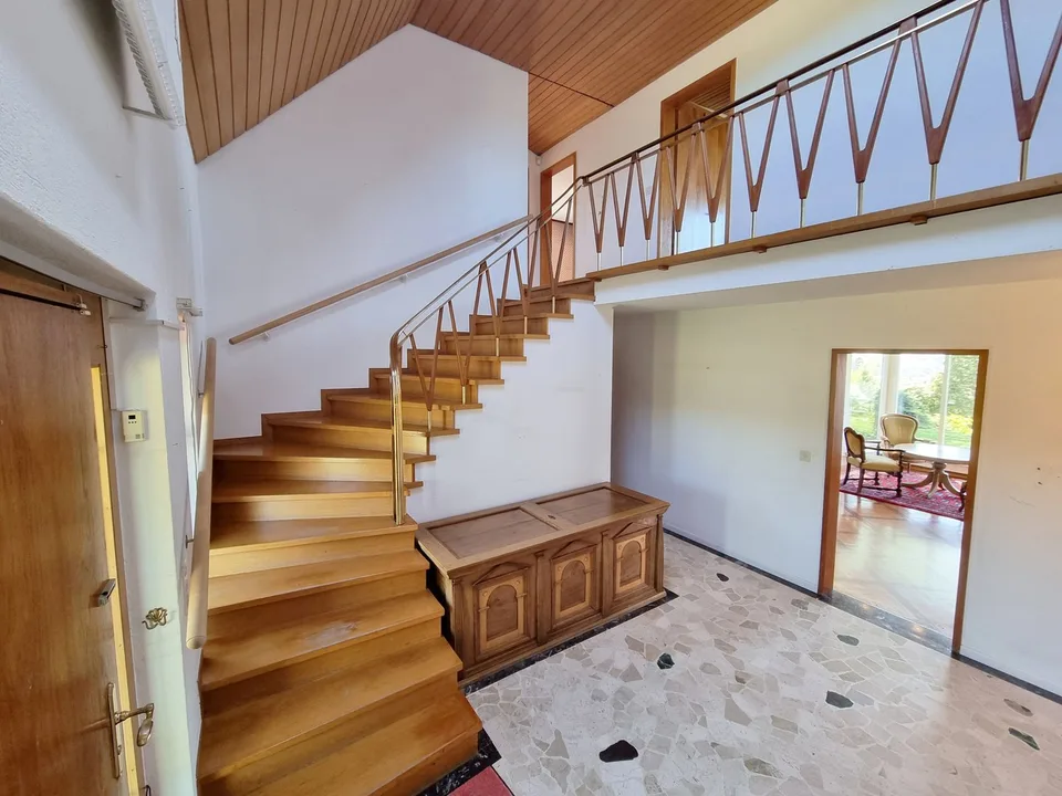 8.5-Zimmer-Landhausvilla an bester Aussichtslage mit grossem Garten