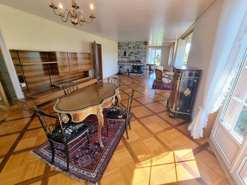 8.5-Zimmer-Landhausvilla an bester Aussichtslage mit grossem Garten