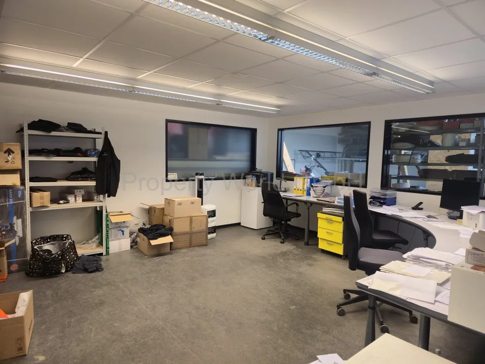 Entrepôt à Oberriet - grand - pratique - prêt