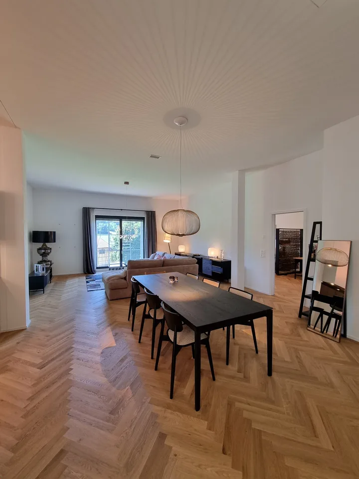 Moderne, stilvoll möblierte 4.5-Zimmerwohnung mit hochwertiger Ausstattung