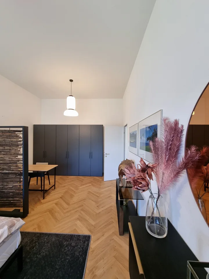 Moderne, stilvoll möblierte 4.5-Zimmerwohnung mit hochwertiger Ausstattung