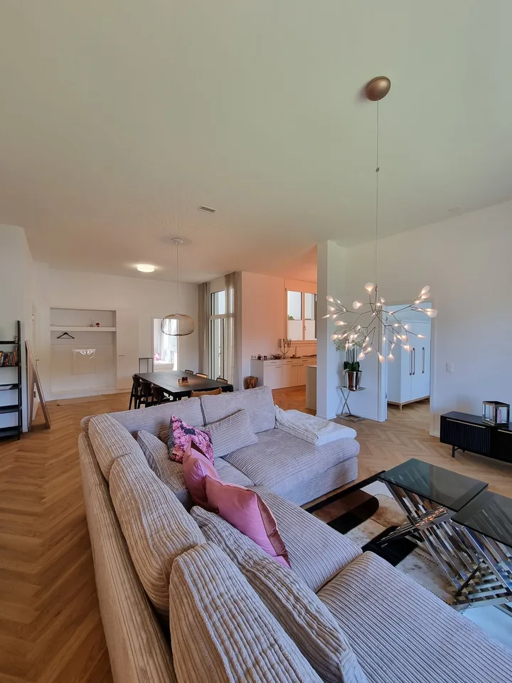 Moderne, stilvoll möblierte 4.5-Zimmerwohnung mit hochwertiger Ausstattung