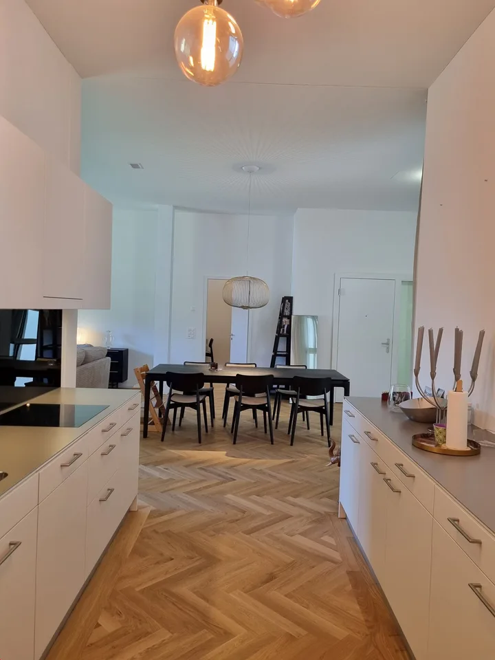 Moderne, stilvoll möblierte 4.5-Zimmerwohnung mit hochwertiger Ausstattung