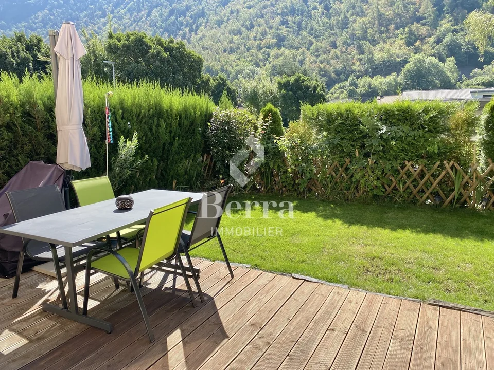 Semi-detached villa with 4.5 rooms