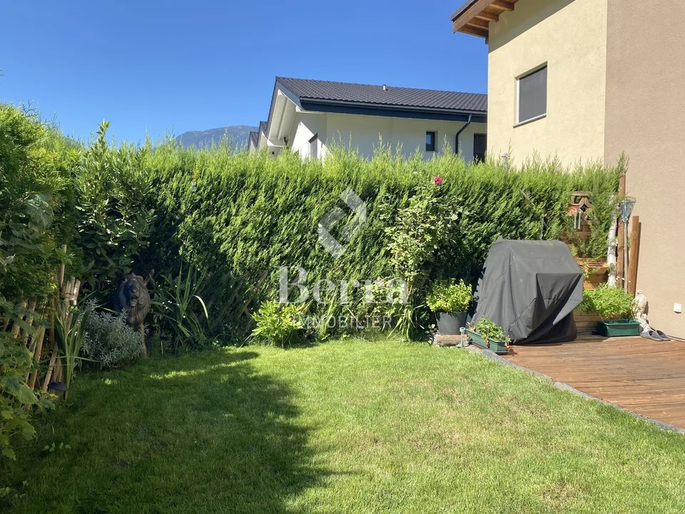 Semi-detached villa with 4.5 rooms