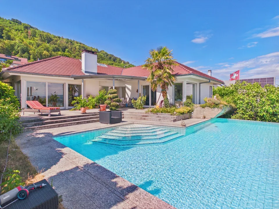Exklusive Villa mit Pool und Seesicht in Ligerz